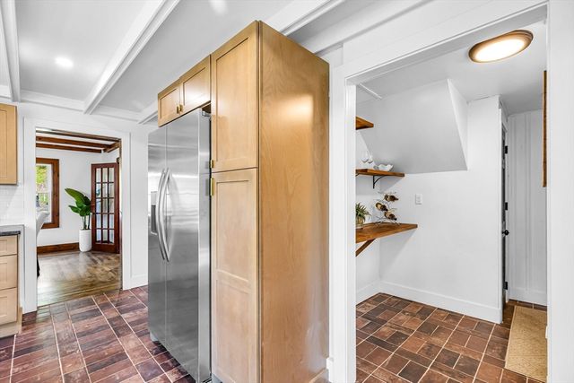 434 College Hwy, Southwick, MA 01077