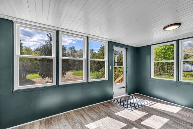 434 College Hwy, Southwick, MA 01077