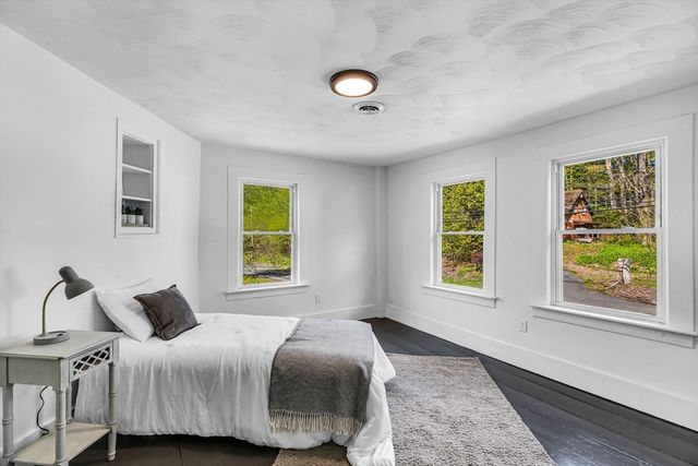 434 College Hwy, Southwick, MA 01077
