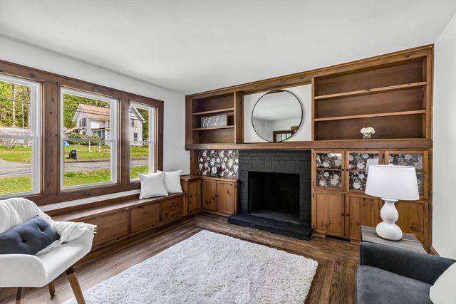 434 College Hwy, Southwick, MA 01077
