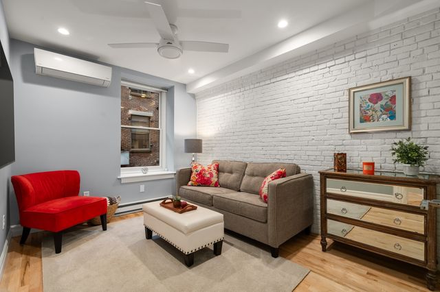 80 Commercial St 2, Boston, MA 02109