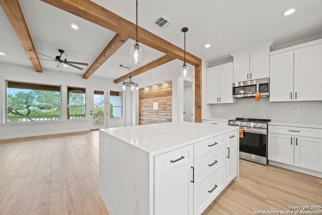 821 Scenic Hills, Canyon Lake, TX 78133