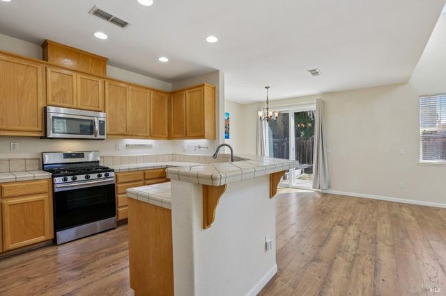 2206 Cox Ln, Fairfield, CA 94533