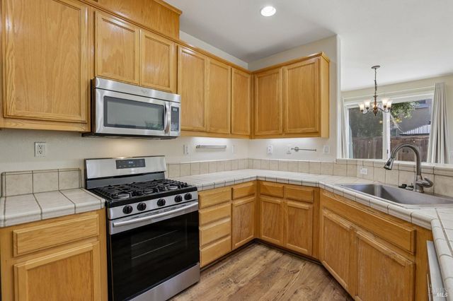2206 Cox Ln, Fairfield, CA 94533