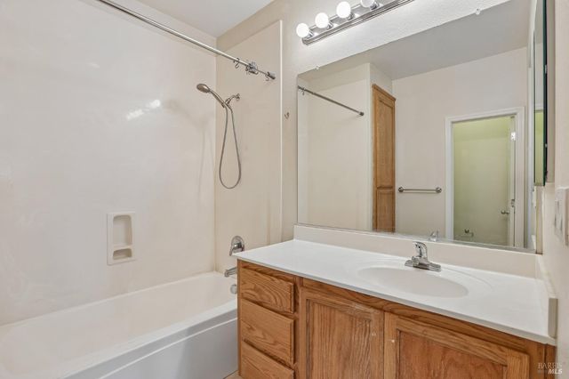 2206 Cox Ln, Fairfield, CA 94533