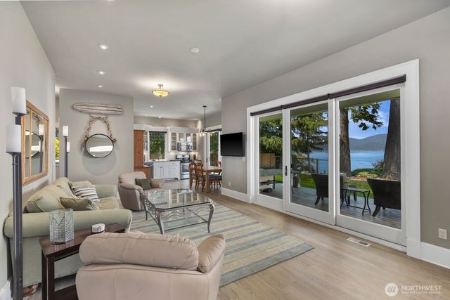 1114 B Avenue, Anacortes, WA 98221