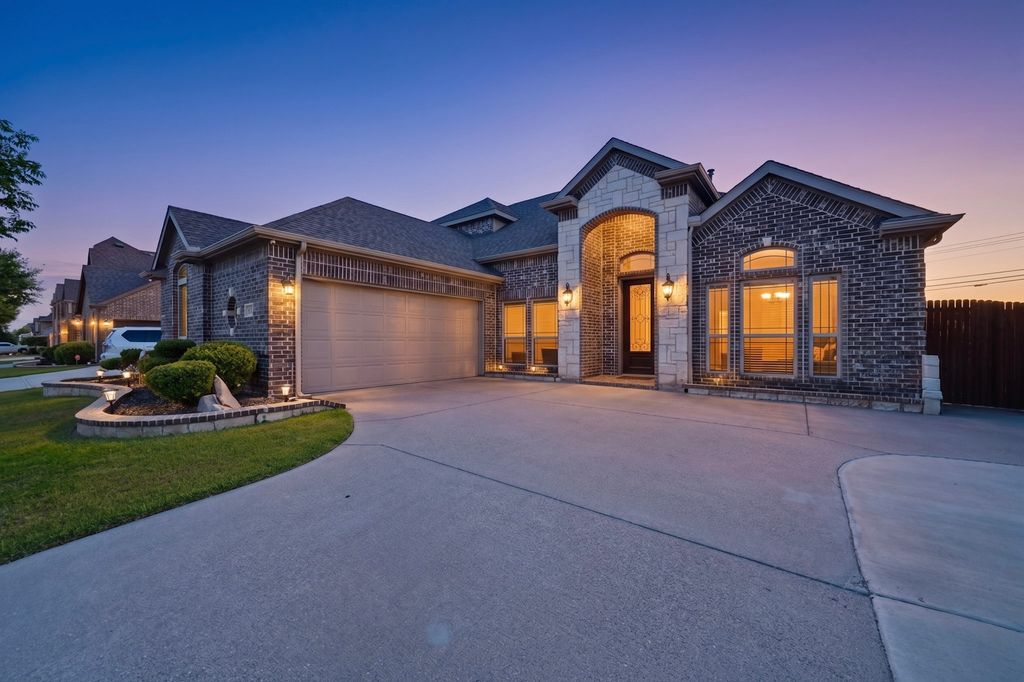 1410 Nighthawk Lane, Mansfield, TX 76063
