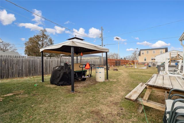 909 W Marion Street, Knoxville, IA 50138