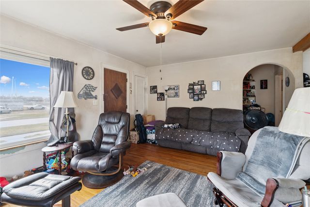 909 W Marion Street, Knoxville, IA 50138