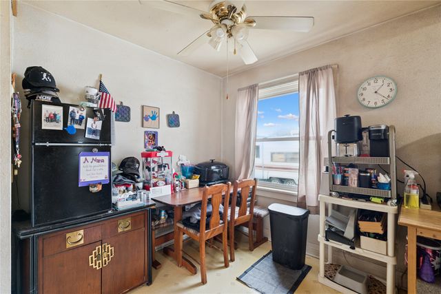 909 W Marion Street, Knoxville, IA 50138