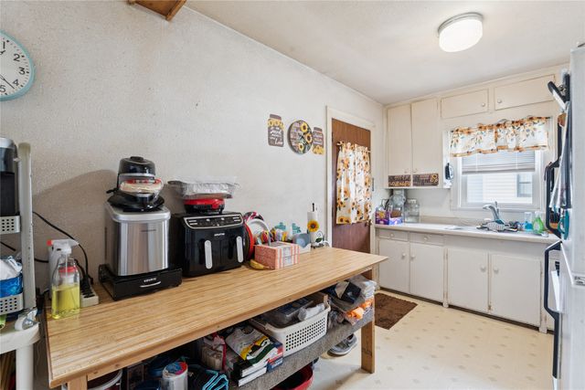 909 W Marion Street, Knoxville, IA 50138