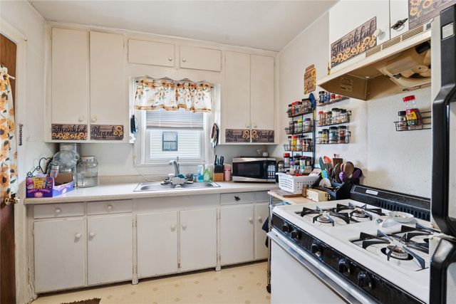 909 W Marion Street, Knoxville, IA 50138