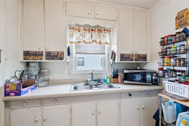 909 W Marion Street, Knoxville, IA 50138