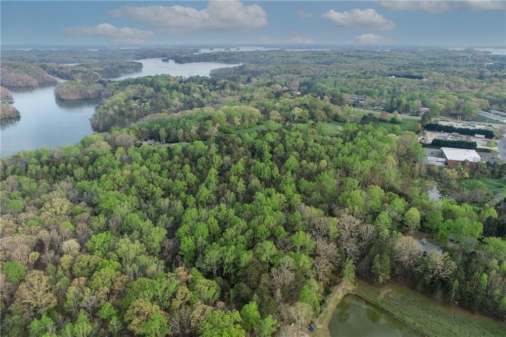 Image 13 of property listing at 5325 Browns Bridge Road, Cumming, GA 30041