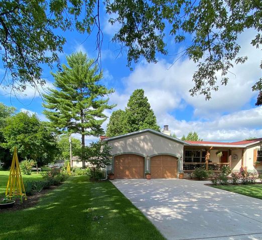 214 Johnson Street, Cambridge, WI 53523
