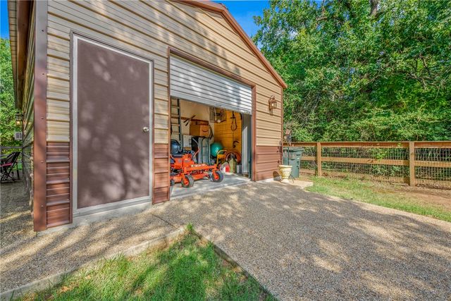 17817 Ranch House Road, College Station, TX 77845