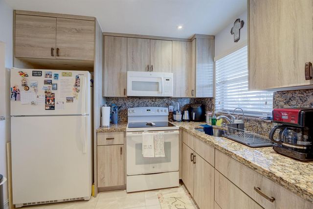 6850 Royal Palm Boulevard 303g, Margate, FL 33063