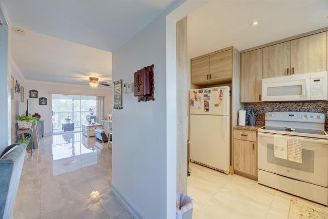 6850 Royal Palm Boulevard 303g, Margate, FL 33063
