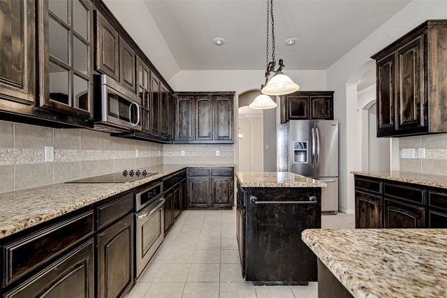 1212 Lantana Lane, Burleson, TX 76028