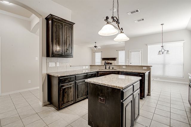 1212 Lantana Lane, Burleson, TX 76028