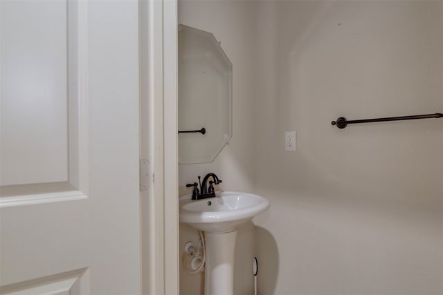 1212 Lantana Lane, Burleson, TX 76028