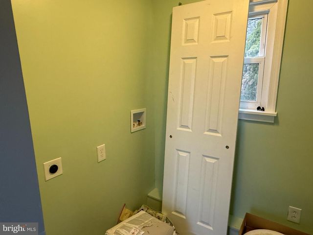 1530 N TUCKAHOE RD, Williamstown, NJ 08094