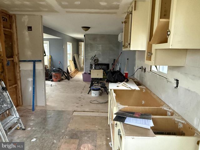 1530 N TUCKAHOE RD, Williamstown, NJ 08094