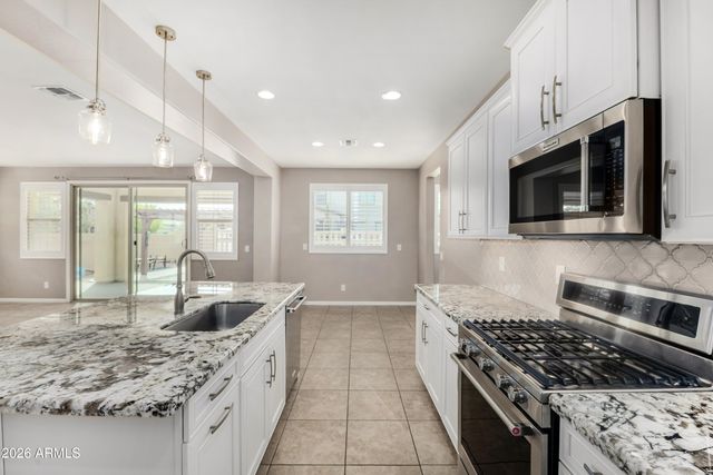 1527 W WINDHAVEN Avenue, Gilbert, AZ 85233