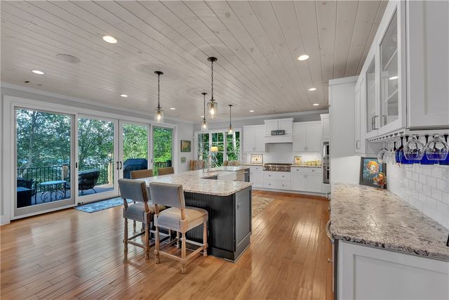 422 Pileated Woodpecker, Sunset, SC 29685