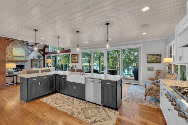 422 Pileated Woodpecker, Sunset, SC 29685