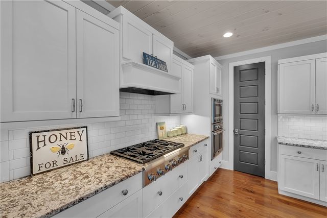 422 Pileated Woodpecker, Sunset, SC 29685