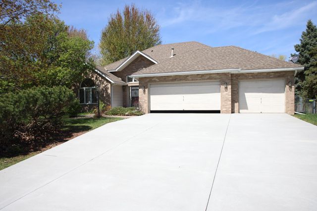 2522 Windsor Lane, Woodbury, MN 55125