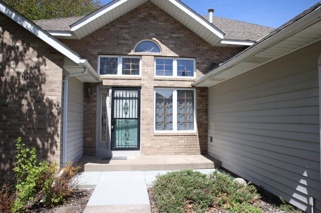 2522 Windsor Lane, Woodbury, MN 55125