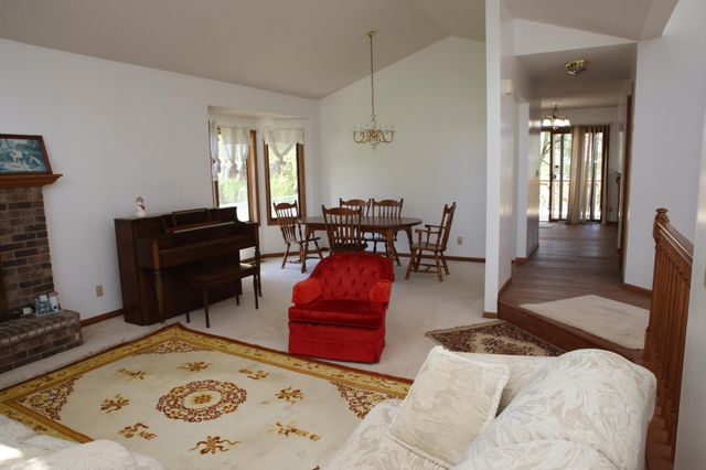 2522 Windsor Lane, Woodbury, MN 55125