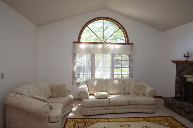 2522 Windsor Lane, Woodbury, MN 55125