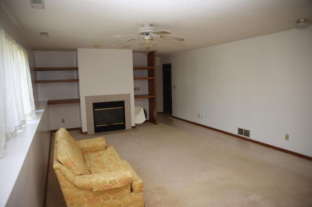 2522 Windsor Lane, Woodbury, MN 55125