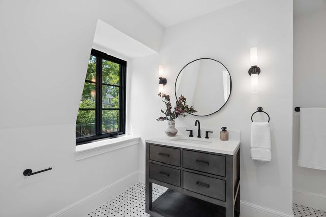 110 Lynnwood Blvd, Nashville, TN 37205