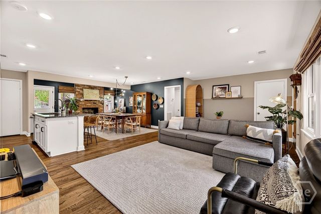 206 E 65th Street, Savannah, GA 31405