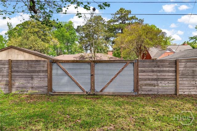 206 E 65th Street, Savannah, GA 31405