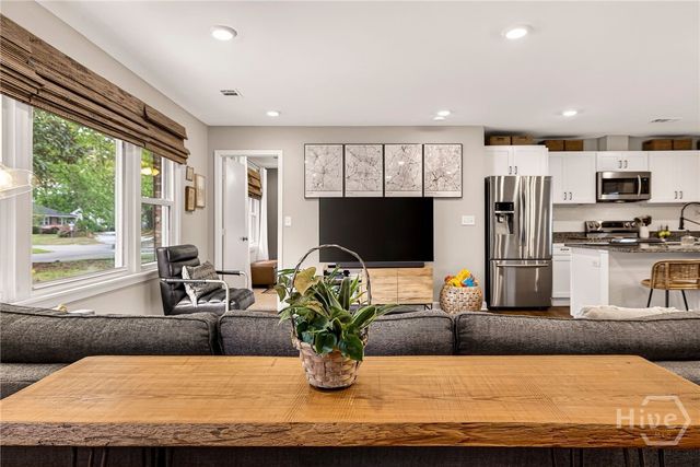 206 E 65th Street, Savannah, GA 31405