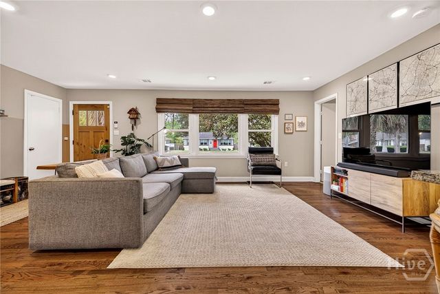 206 E 65th Street, Savannah, GA 31405