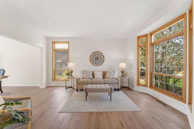 3069 Meadow Brook Drive, Woodbury, MN 55125