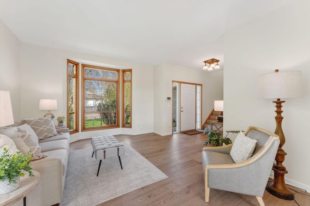 3069 Meadow Brook Drive, Woodbury, MN 55125