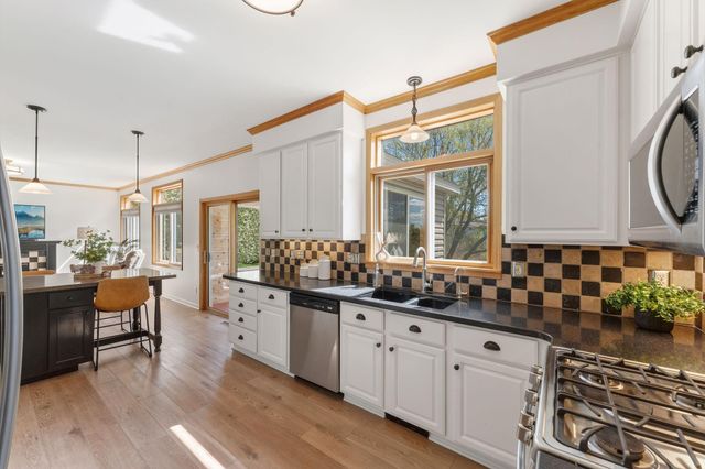 3069 Meadow Brook Drive, Woodbury, MN 55125