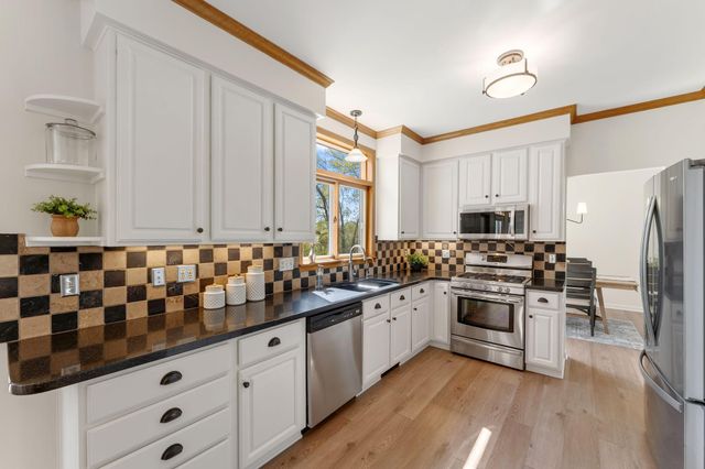3069 Meadow Brook Drive, Woodbury, MN 55125