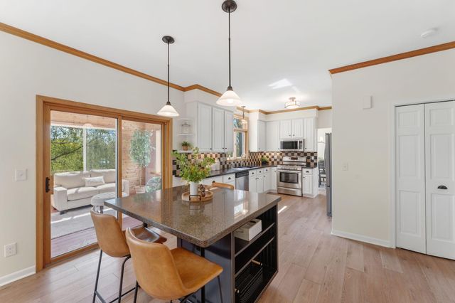 3069 Meadow Brook Drive, Woodbury, MN 55125