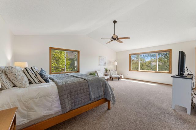 3069 Meadow Brook Drive, Woodbury, MN 55125