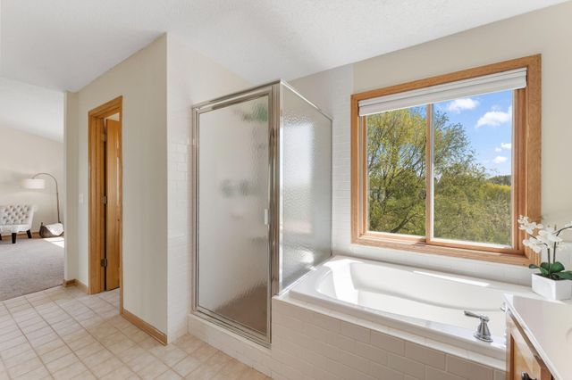 3069 Meadow Brook Drive, Woodbury, MN 55125