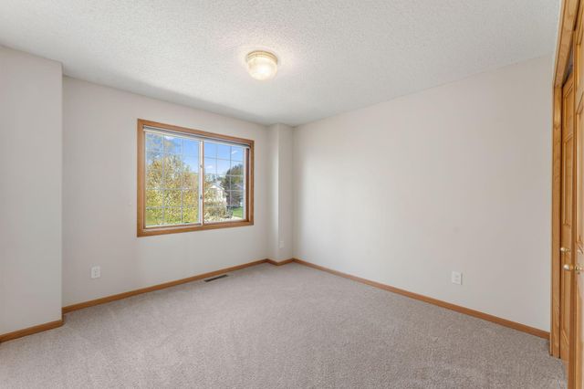 3069 Meadow Brook Drive, Woodbury, MN 55125