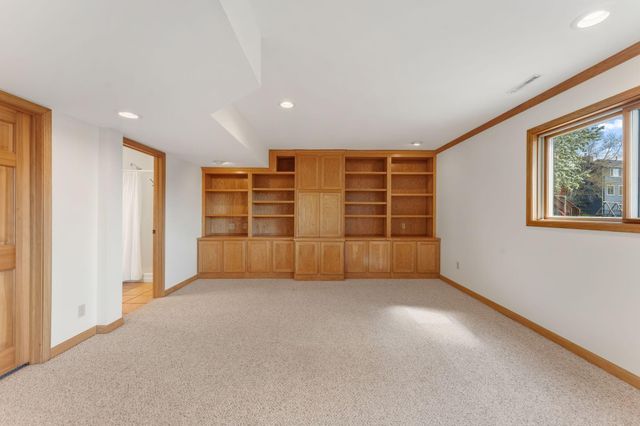 3069 Meadow Brook Drive, Woodbury, MN 55125